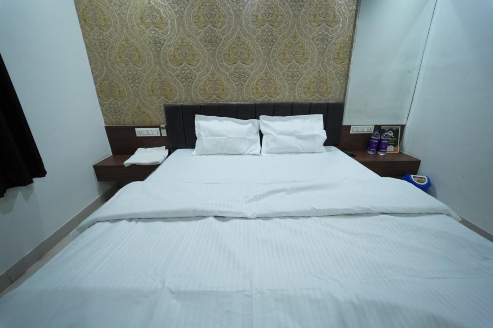 Kelwa  Hotel Pawar Palace And Restaurant מראה חיצוני תמונה