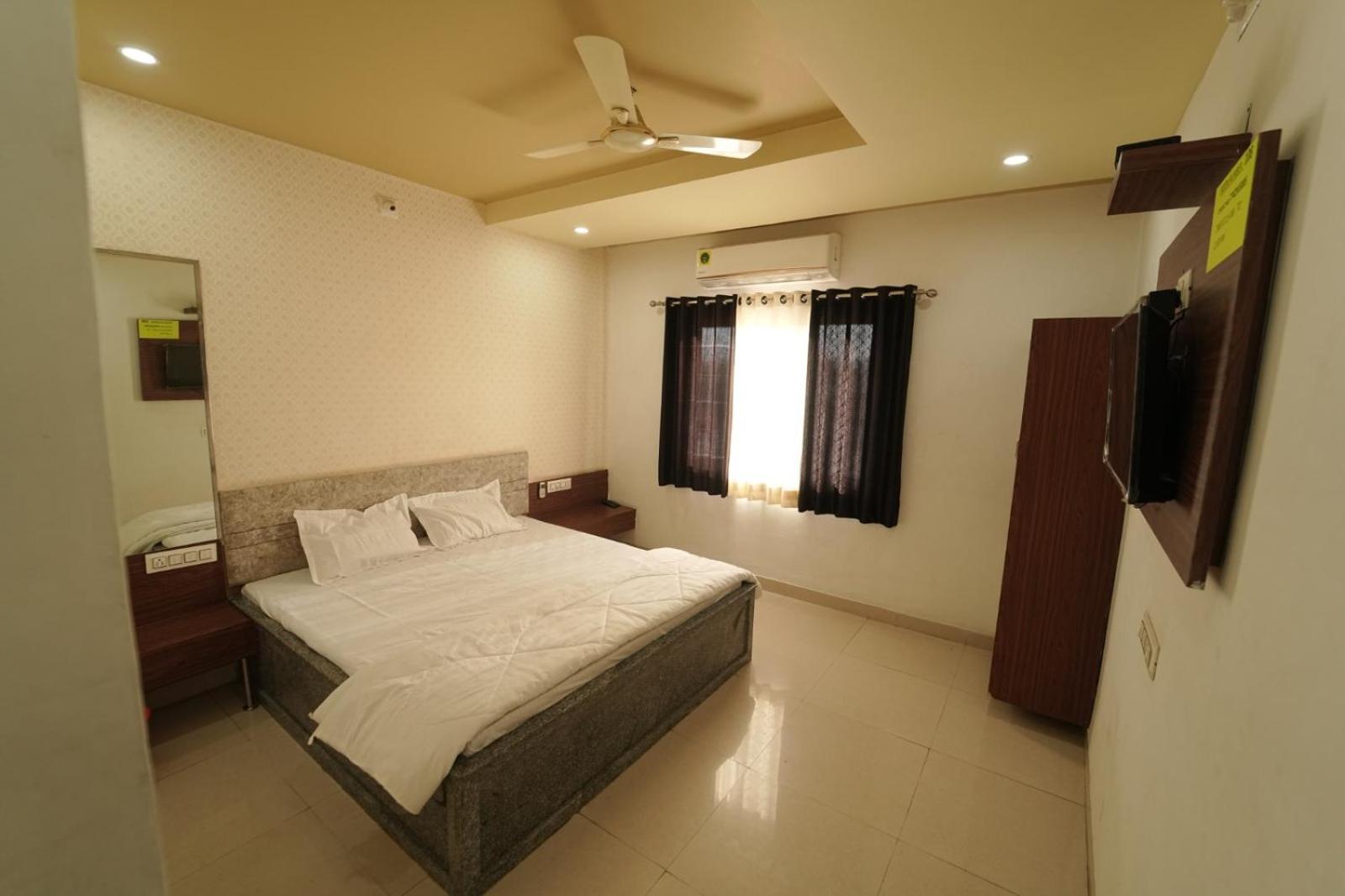 Kelwa  Hotel Pawar Palace And Restaurant מראה חיצוני תמונה