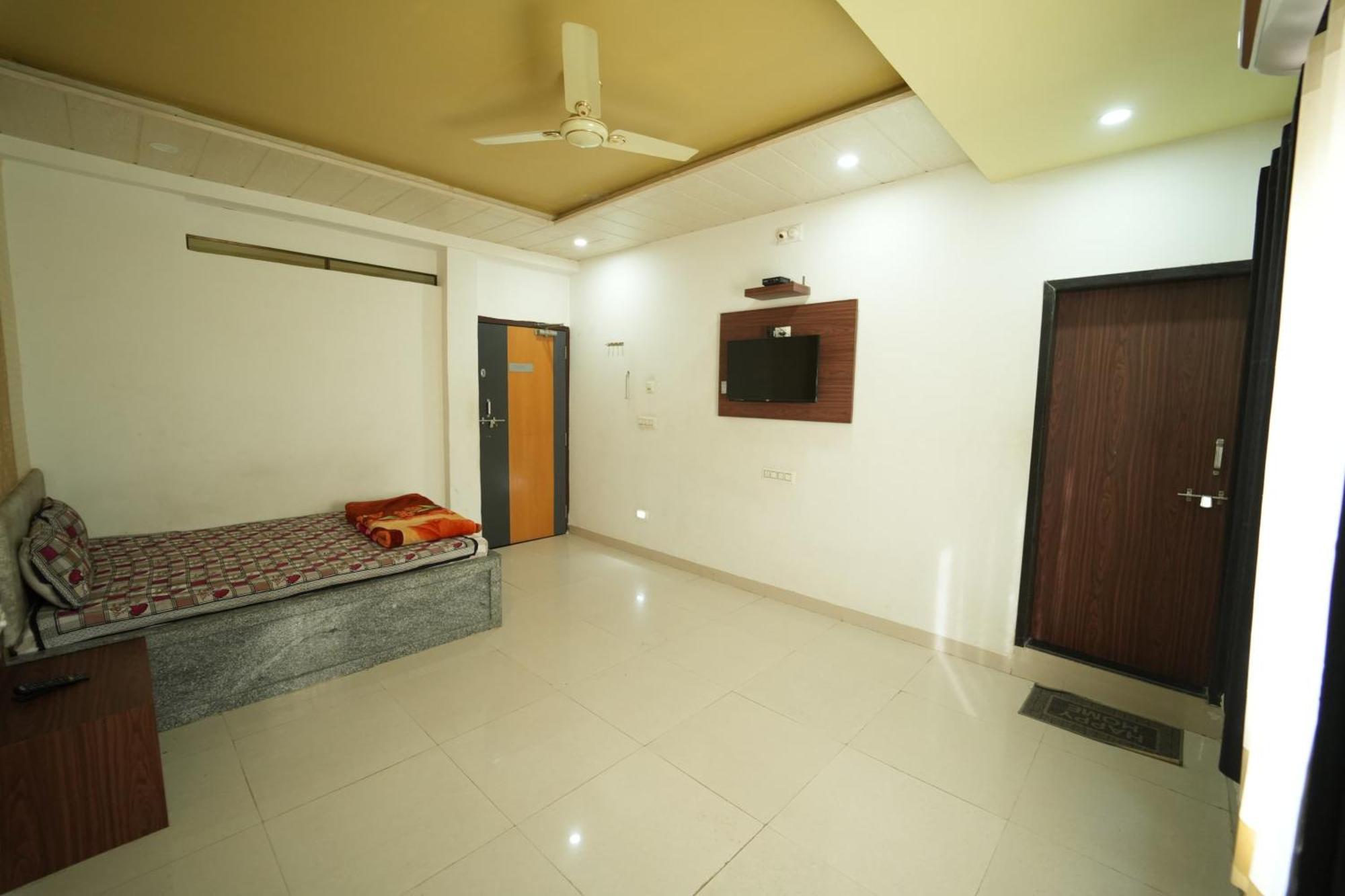 Kelwa  Hotel Pawar Palace And Restaurant מראה חיצוני תמונה